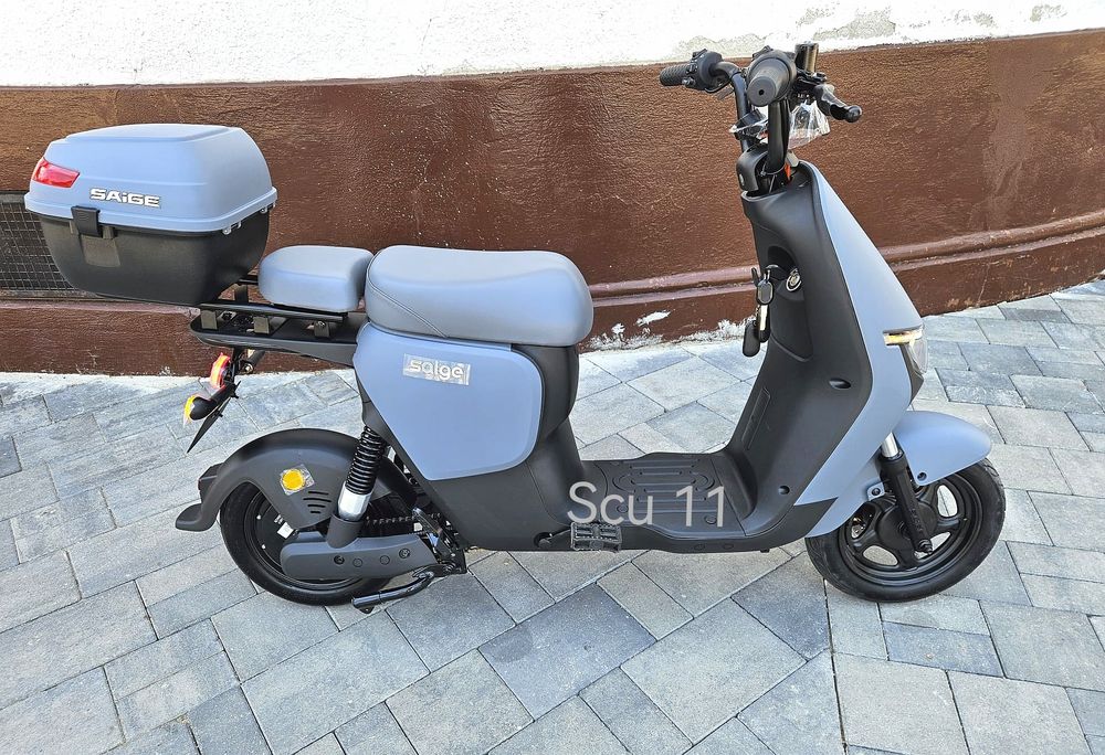 Scuter Electric Moped Fără Permis Saige 800W 20Ah Model 2026