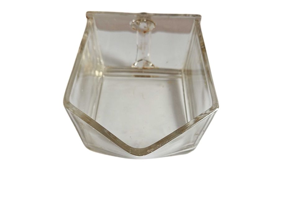 Старинни стъклени съдове