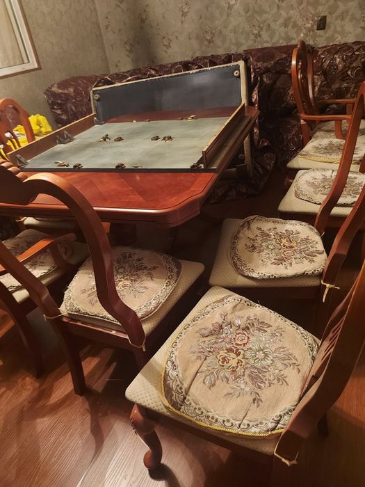 Продам гостевой стол.