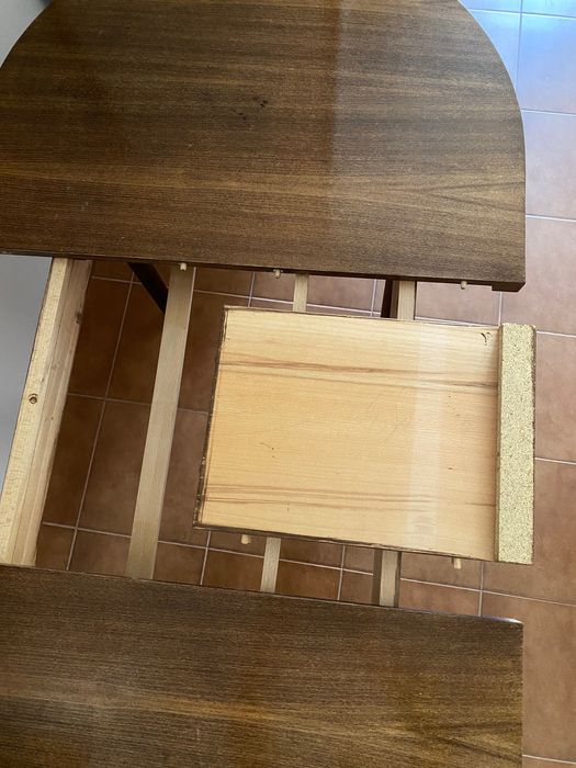 Трапезна маса от масивно дърво, разтегателна