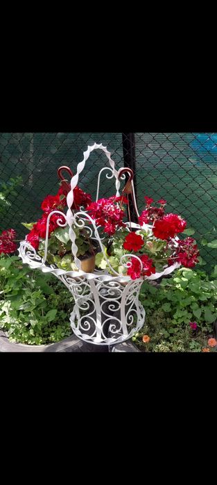 Цветарници от ковано желязо