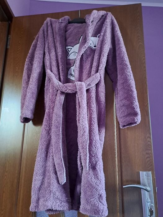 Vând Halat Dama Pufos Mărimea XL Nou