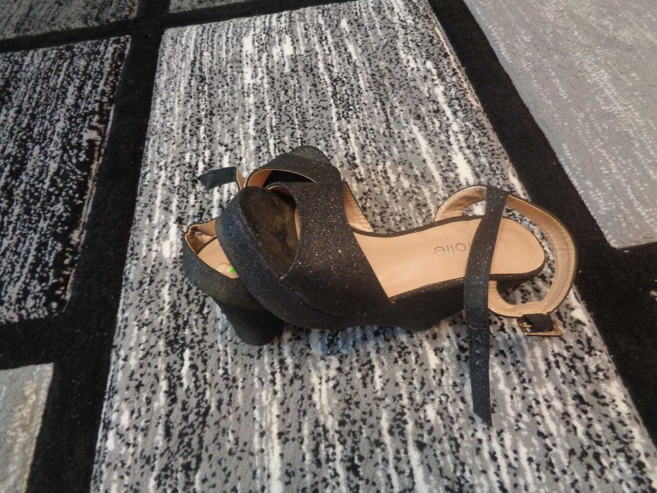 Vand sandale cu platforma 2