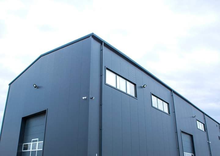 Hala 15x30x4 metalica inchisa cu panouri sandwich sau cu tabla