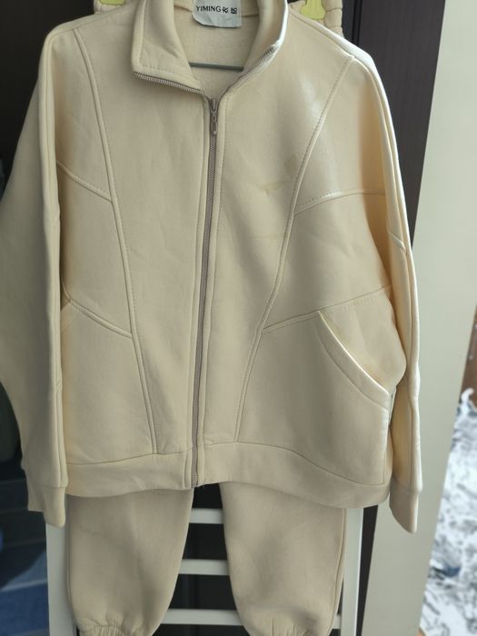 Женский спортивный костюм