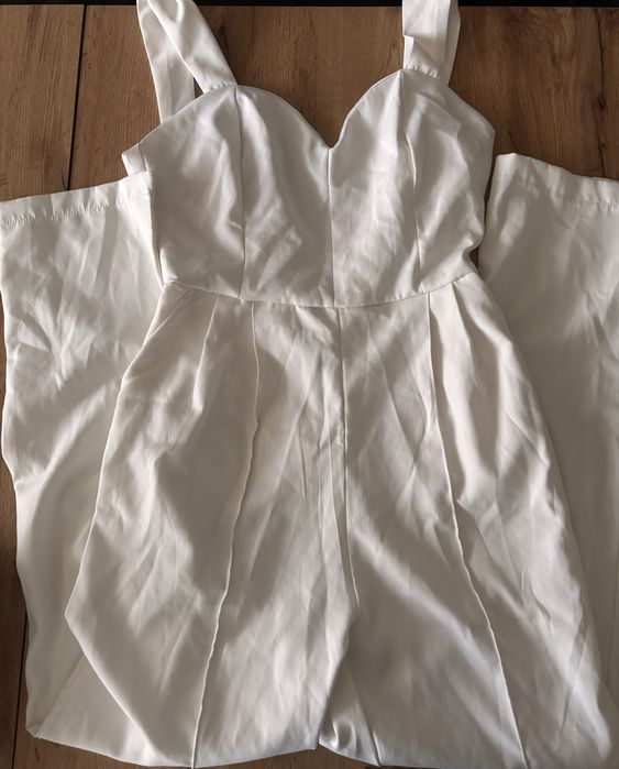 Бял гащеризон с широки крачоли