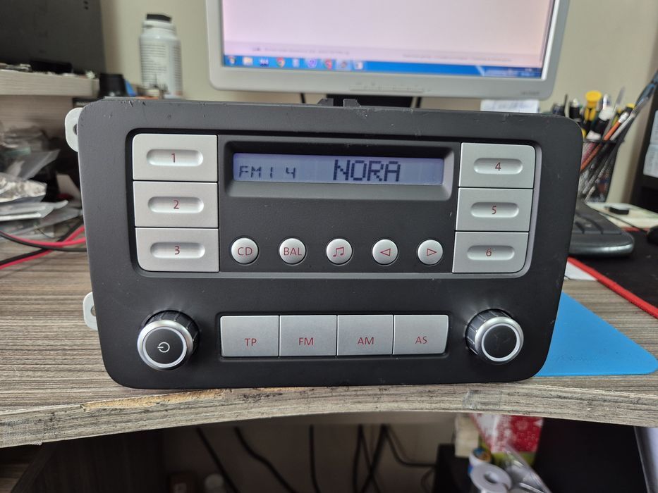 Vw оригинално радио с код,подържа cd changer