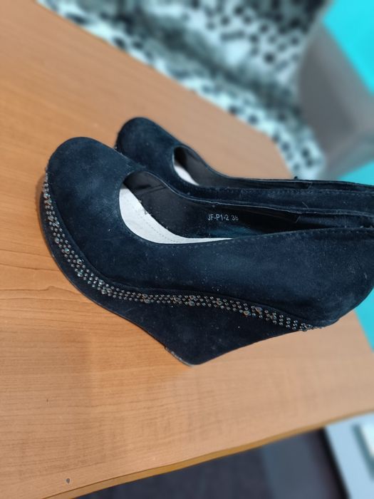 Pantofi eleganți, sport sandale