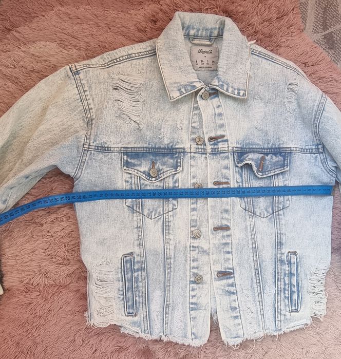 Vând geacă de blugi albă