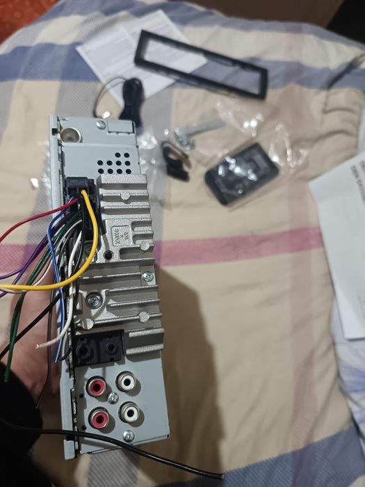 Продам самбуфер в машину и магнитолу