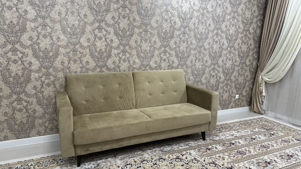 Диван почти новый