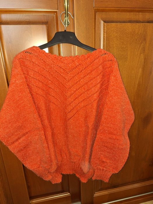 Vând bluza tricotata la masina