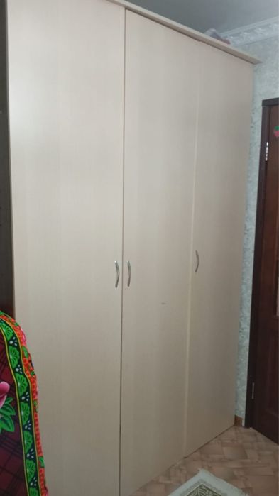 Продам шкаф в хорошом состояние