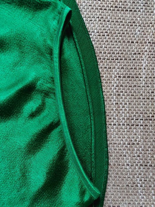Splendoare de fusta de la Zara, un verde smarald superb, noua, model pe bie