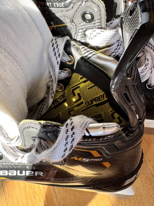 Хоккейные коньки bauer S22 supreme M5pro