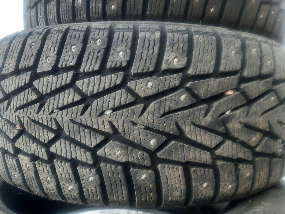 Продам шины 215/55/17 нокиа