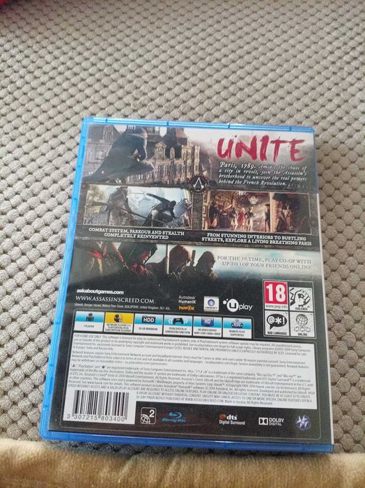 Продава се игра за ПС4, Assasin's Creed Unity, с всички книжки