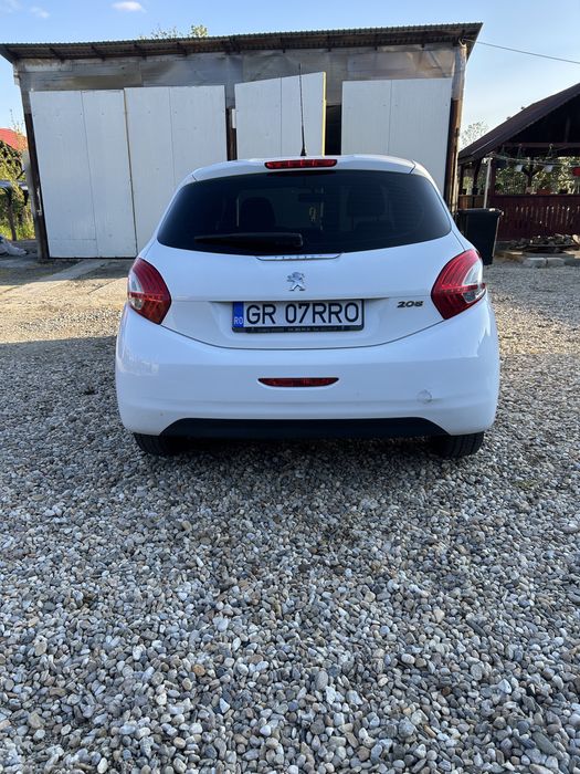Vand sau schimb peugeot 208
