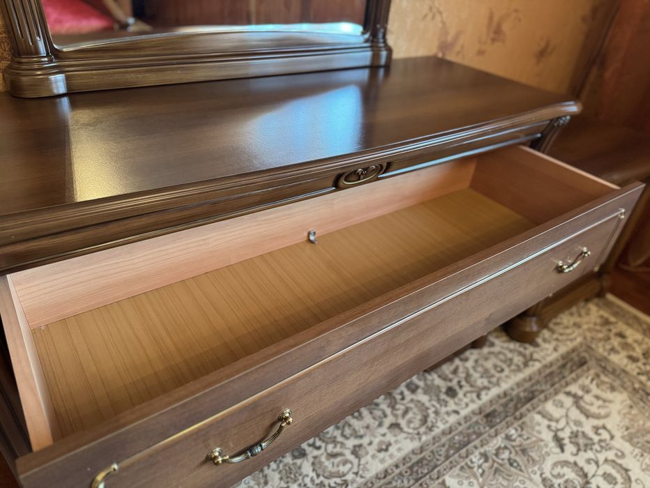 Спальный гарнитур СРОЧНО