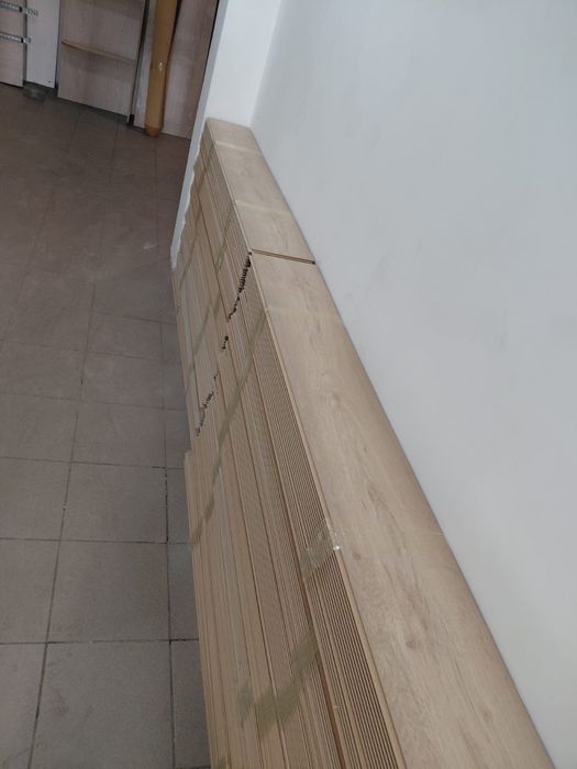 Ламинат пол хорошем состоянии