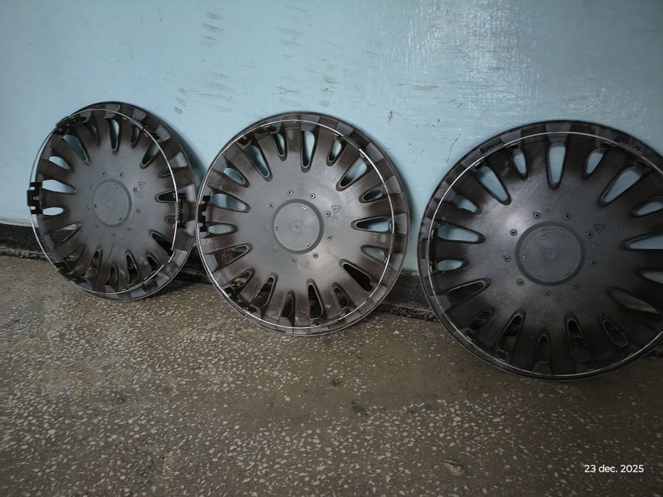 Vând 3 capace jenți de 15'