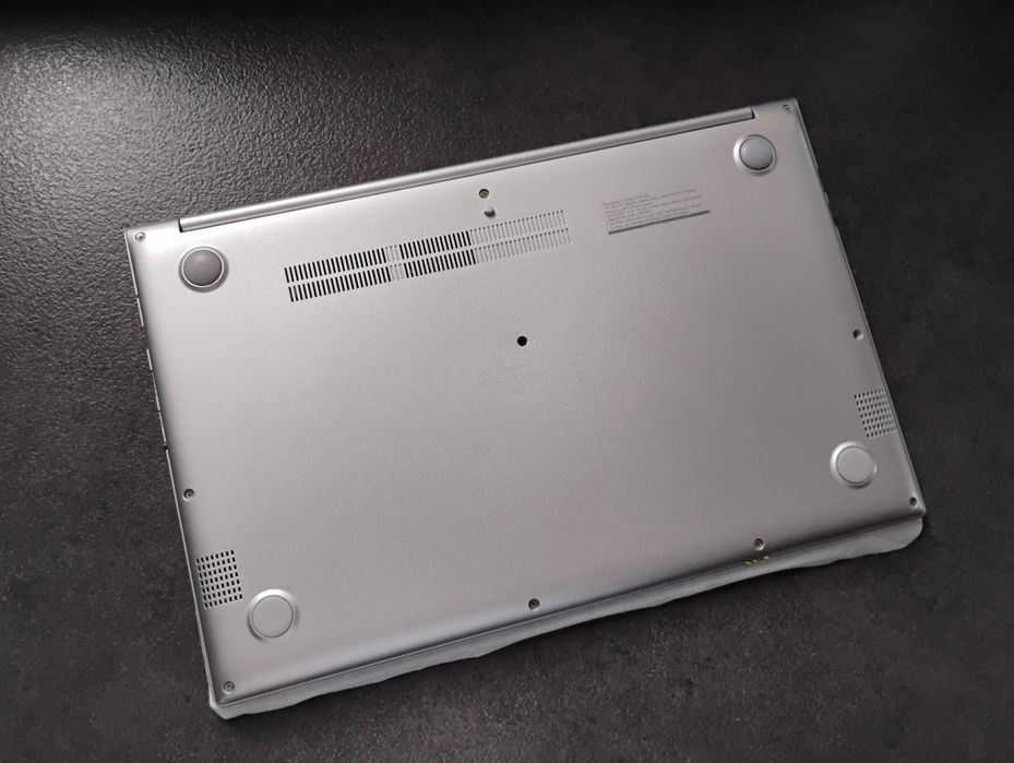 Laptop  Asus - OLED - Ryzen 5 - 5000serie - Rx Vega 7