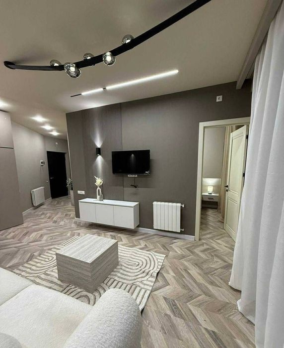 Сдаю просторная 2х ком кв-ру самом центре города Ойбек Госпитальный Р4