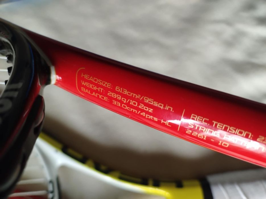 3 rachete Wilson și 1 head 

Vezi pozele cu caracteristicile rachetei