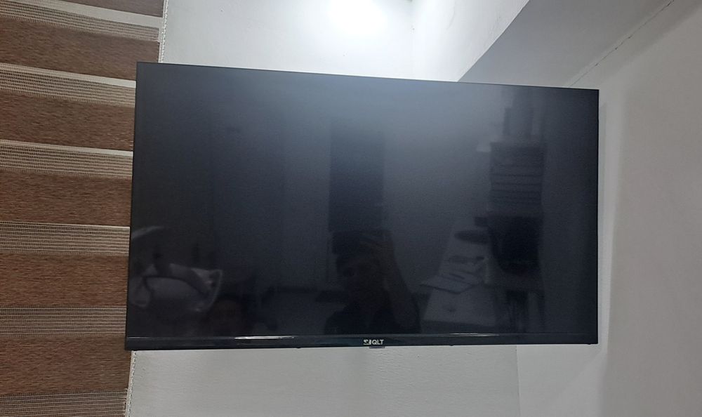 SQLT/ 32  Smart TV