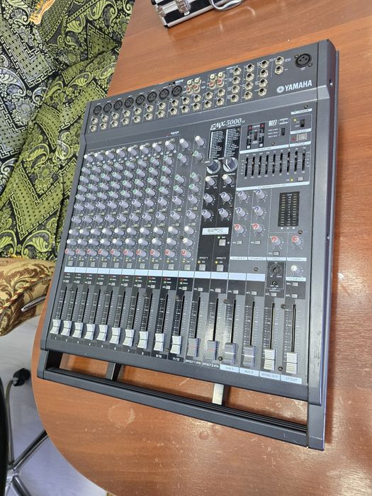 Yamaha emx 5000 sotiladi, xech qanaqa aybi yuq, chetdan kelgan