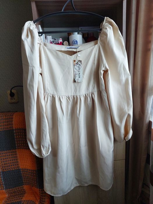 Продам платья. 3000