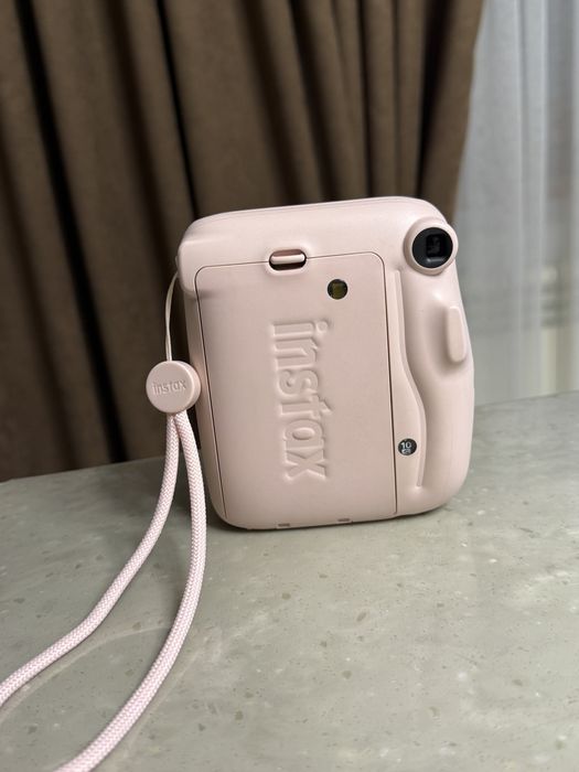 Instax mini 11 фотоопарат