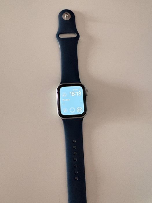 Apple Watch SE (2023), GPS, Carcasa Silver Aluminium 40mm, Storm Blue Sport Band - S/M