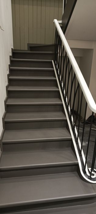 Услуга по покраске мебели реставрации лестниц, панелей.