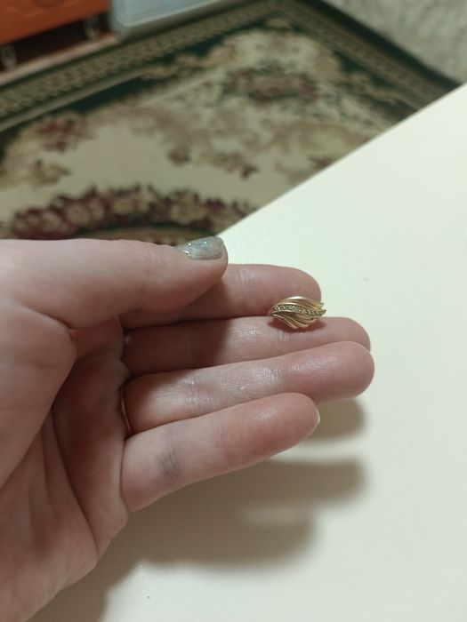 Потеряла серёжку