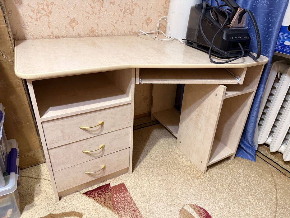 Продам компьютерный стол