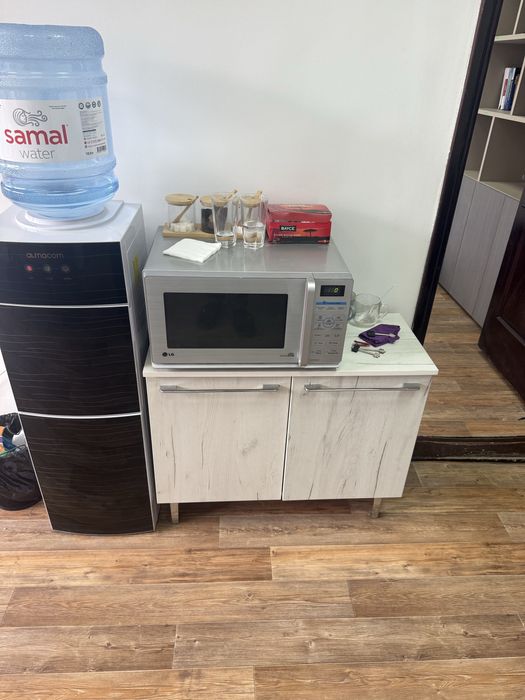 Офисная мебель стул и стол