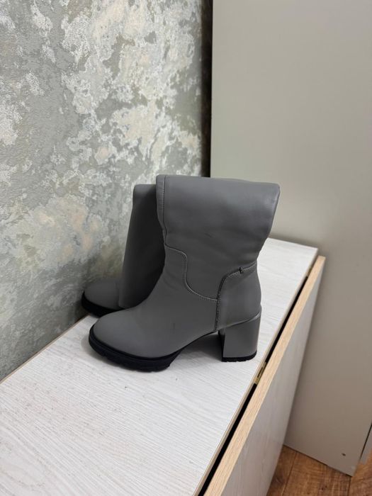Продам Зимние кожанные сапоги