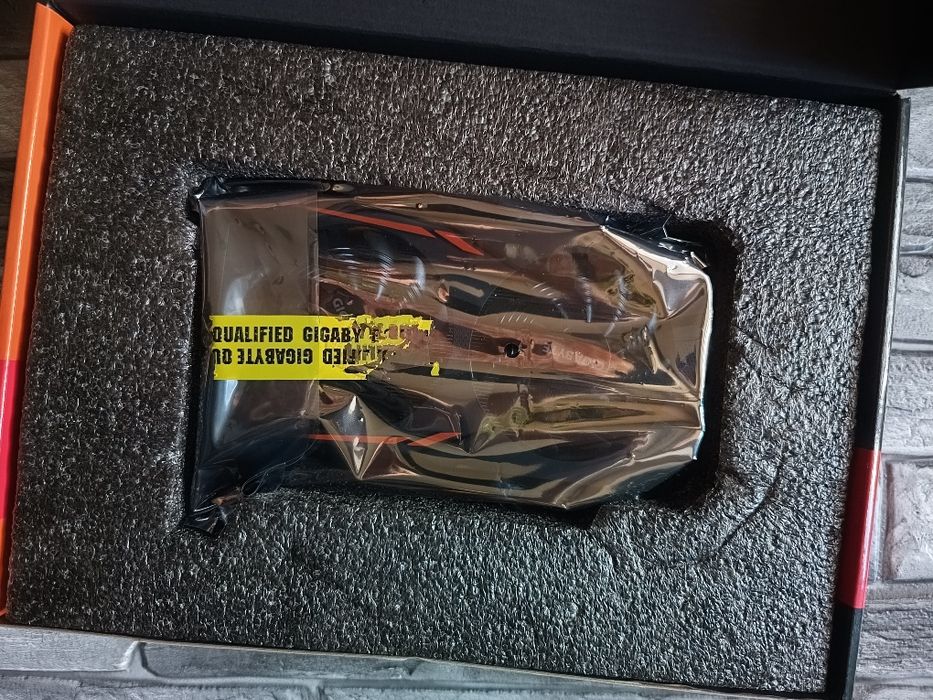 Видео карта RX 560 4 GB работи с 200-300W захранване