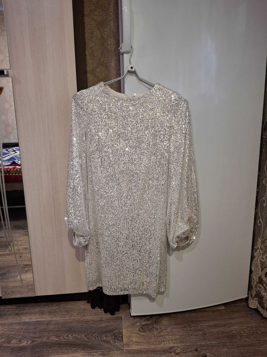 Продам платья б.у 46-48