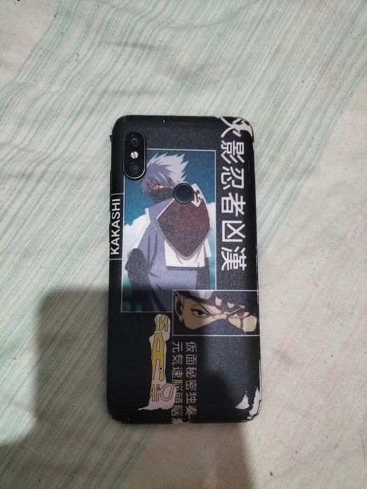 Подаю телефон...