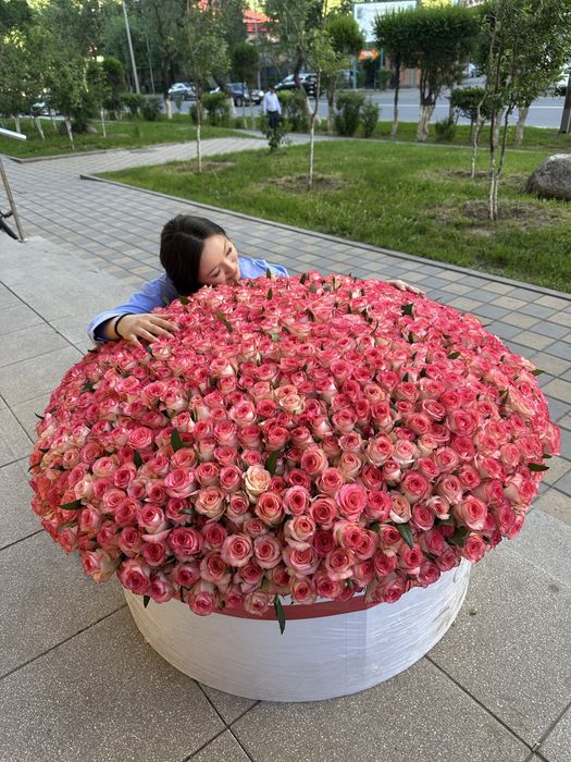 Розы  свежие , белые , коасные , розовые