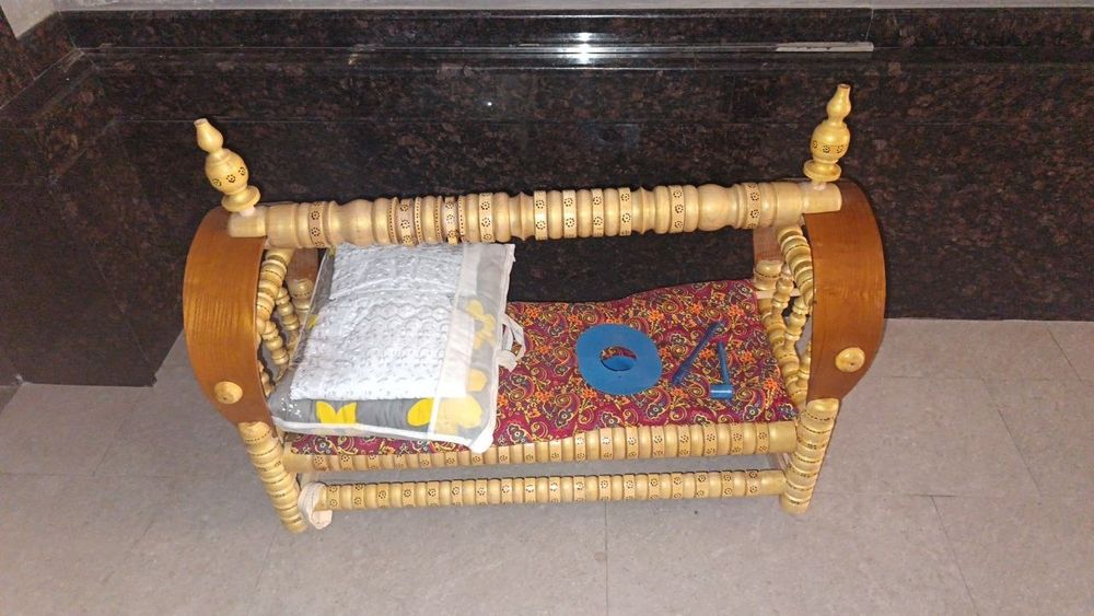 Beshik hamma asboblari qovuzlari bor