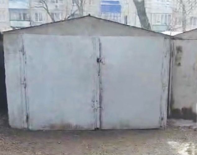 Продам гараж, в центре, участок 7х7