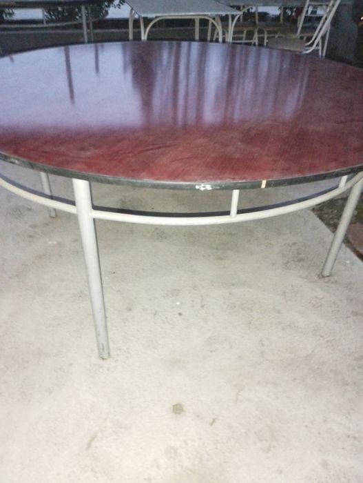 Столлар сотилади. Факат стол. Арзон.