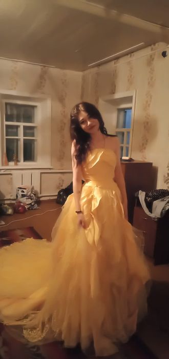 Платья.бальные.2шт