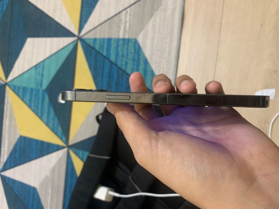 обменяю или продам айфон 12 про