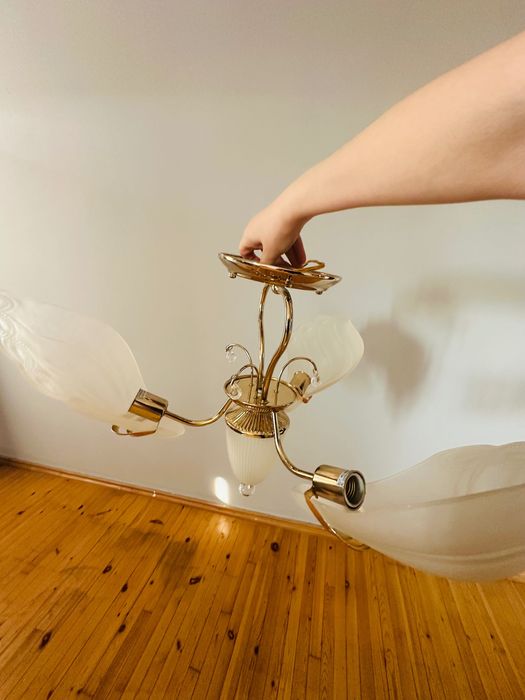 Люстра потолочная, на 4 лампочки