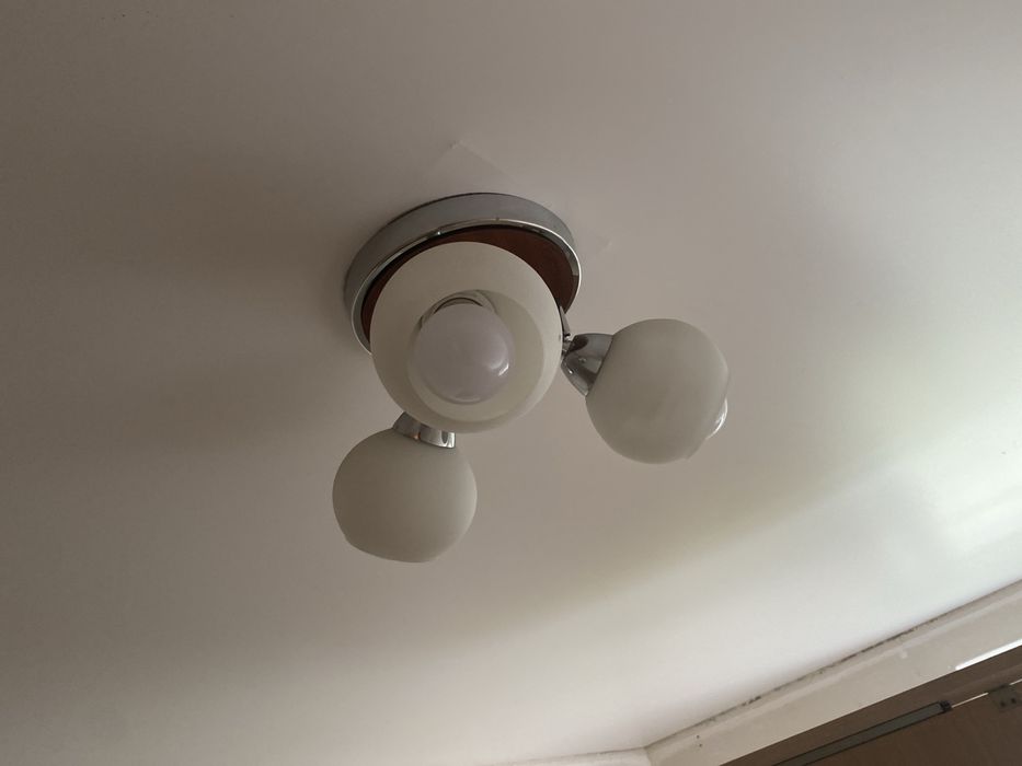 Продам люстру с лампочками