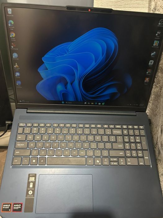 Vând laptop Lenovo nou!